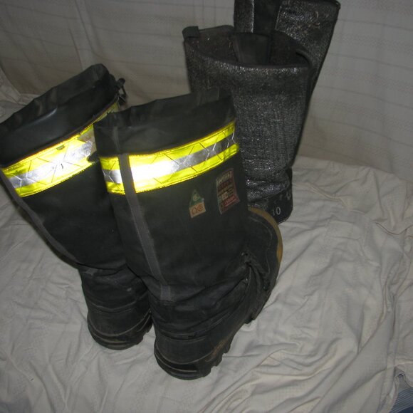 Pair of Dakota Men's size 10 winter working boots - Picture 1 of 6